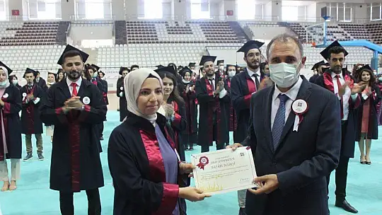 Elazığ'da 155 doktor adayının mutlu günü