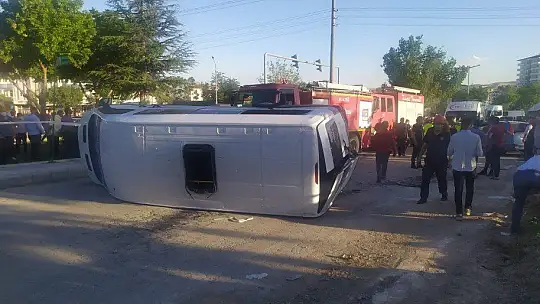Elazığ'da 19 kişinin yaralandığı kaza güvenlik kamerasına yansıdı
