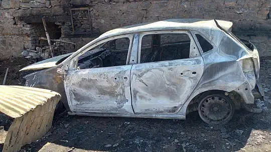 Elazığ'da 2 araç küle döndü, 1 ev kullanılamaz hale geldi