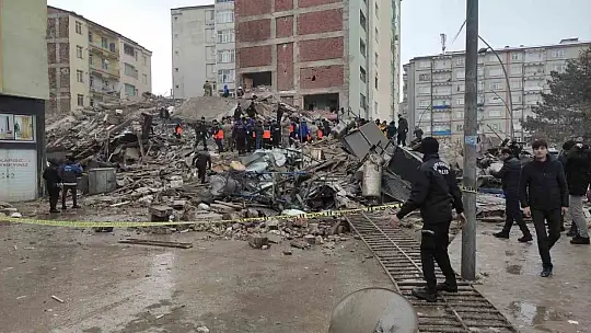 Elazığ'da 2 kişinin öldüğü apartmanının çökmeden önceki fotoğrafları ortaya çıktı