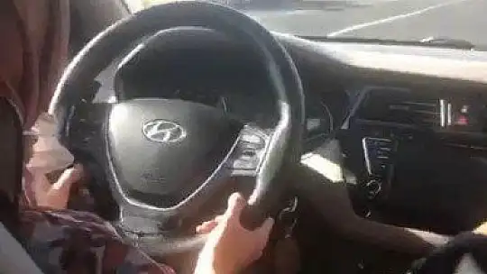 Elazığ'da 2 kişinin yaralandığı kaza anı kameraya yansıdı