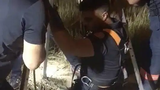 Elazığ'da 20 metrelik kuyuya düşen koyun kurtarıldı