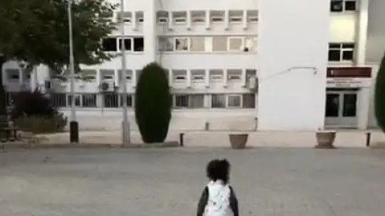 Elazığ'da 2,5 yaşındaki Mila'nın duygulandıran bayrak sevgisi