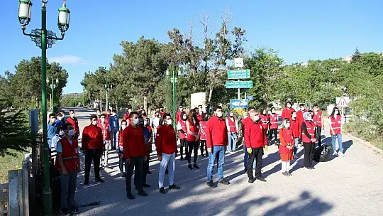 Elazığ'da 250 gönüllüden, mezarlıklarda vefa hizmeti