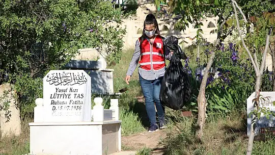 Elazığ'da 250 gönüllüden, mezarlıklarda vefa hizmeti