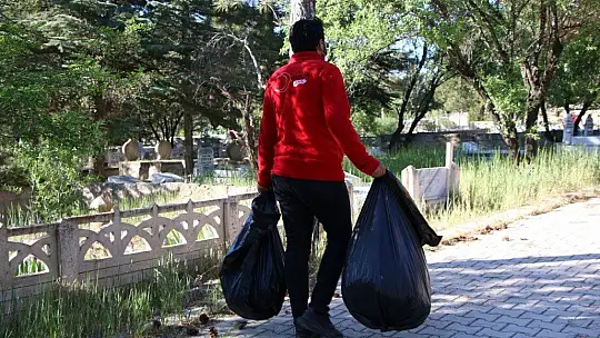 Elazığ'da 250 gönüllüden, mezarlıklarda vefa hizmeti