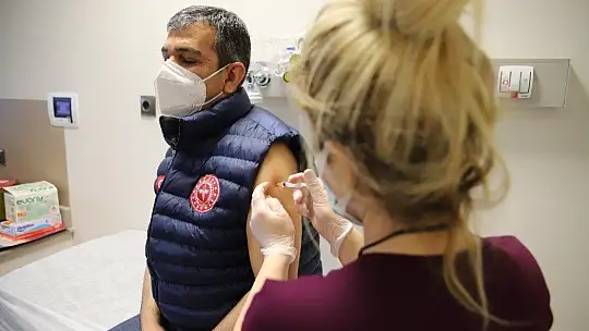 Sağlık Çalışanları Aşılanmaya Başladı