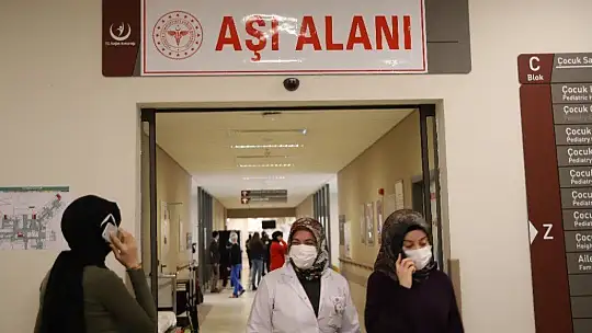 Sağlık Çalışanları Aşılanmaya Başladı