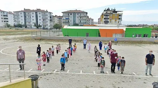 Elazığ'da 272 okulda 13 bin 765 öğrenci yüz yüze eğitime başladı
