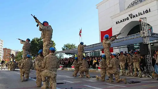 Elazığ'da 29 Ekim Cumhuriyet Bayramında JÖH'lerin gösterisi nefes kesti