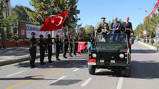 Elazığ'da 29 Ekim Cumhuriyet Bayramında JÖH'lerin gösterisi nefes kesti