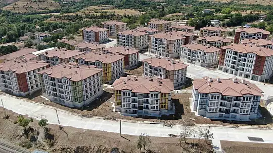 Elazığ'da 302 hak sahibi evlerine kavuştu