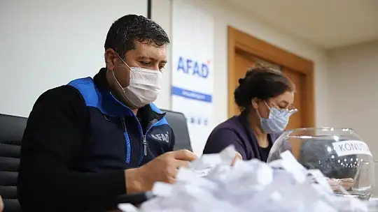 Elazığ'da 341 depremzede daha çekilen kurayla evlerine kavuştu
