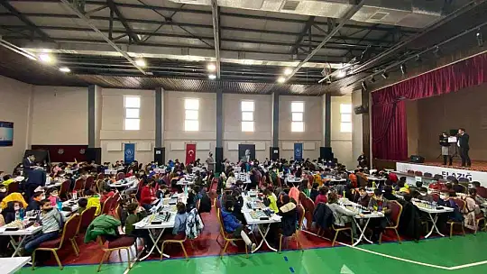 Elazığ'da 480 sporcunun katılımıyla satranç turnuvası başladı
