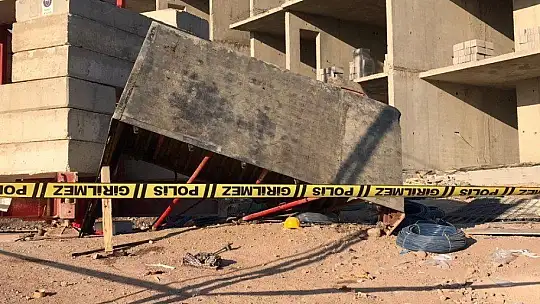 Elazığ'da 5'inci kattan işçiler iskeleyle düştü: 5 yaralı