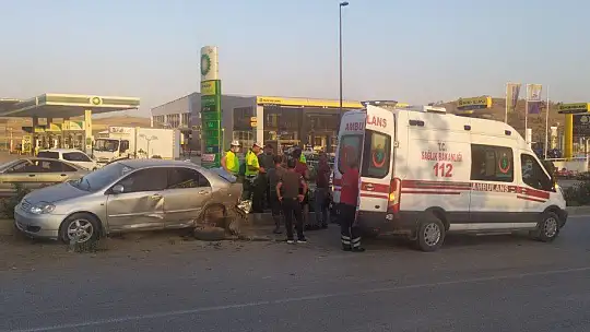Elazığ'da 5 kişinin yaralandığı kaza güvenlik kamerasında