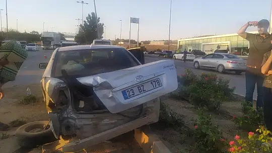 Elazığ'da 5 kişinin yaralandığı kaza güvenlik kamerasında