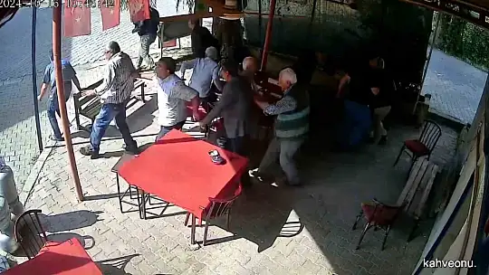 Elazığ'da 5,9'luk depreme kıraathanede böyle yakalandılar