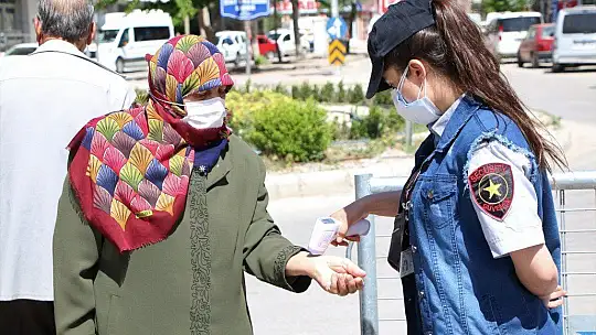 Elazığ'da 6 ayrı noktada pazar kuruldu, tedbirler alınarak açıldı