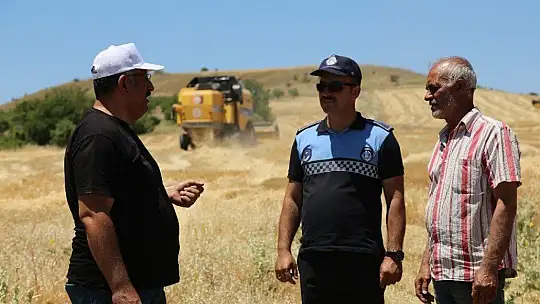 600 dönüm Arpa eken Başkan, Hasada başladı!