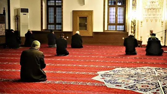 Elazığ'da 65 yaş üstünün sabah namazı mutluluğu