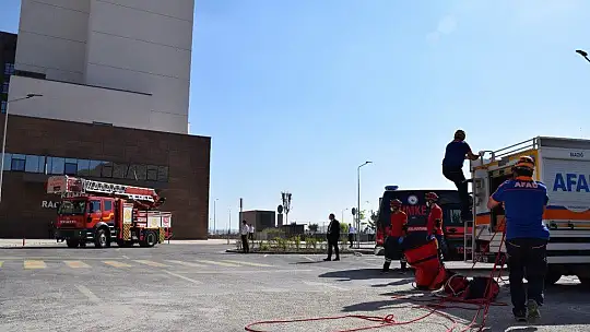 Elazığ'da 6.8'lik deprem tatbikatı gerçeğini aratmadı
