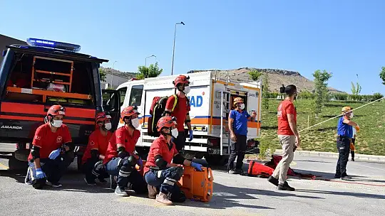 Elazığ'da 6.8'lik deprem tatbikatı gerçeğini aratmadı