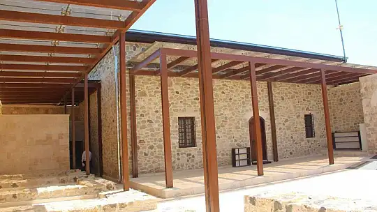 Elazığ'da 800 yıllık camiye yoğun ilgi