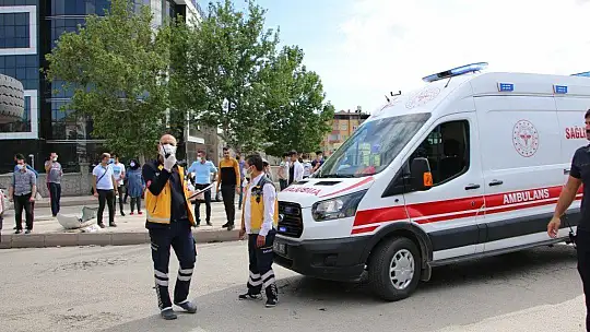 Elazığ'da ambulans ile otomobil çarpıştı: 2 yaralı