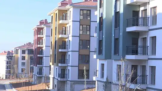 Depremzedeler konutlarına kavuşmanın mutluluğunu yaşıyor