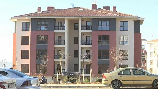 Depremzedeler konutlarına kavuşmanın mutluluğunu yaşıyor