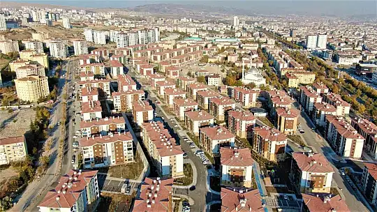 Depremzedeler konutlarına kavuşmanın mutluluğunu yaşıyor