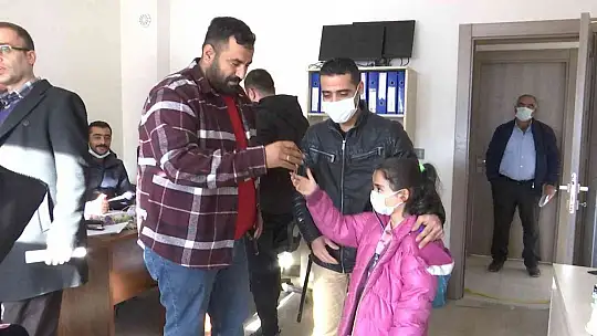 Depremzedeler konutlarına kavuşmanın mutluluğunu yaşıyor