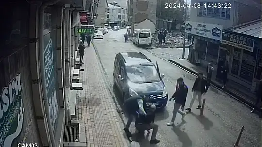 Elazığ'da aracın yayaya çarptığı kaza kamerada