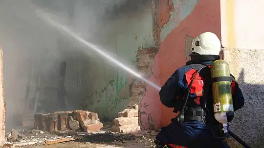 Elazığ'da ateşin kahramanları 8 ayda bin 119 yangına müdahale etti