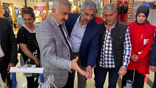 Elazığ'da atık malzemeler oyuncağa dönüştü