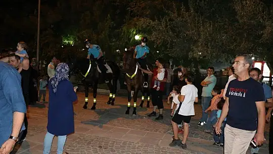 Elazığ'da atlı jandarma timi moral görevini sürdürüyor