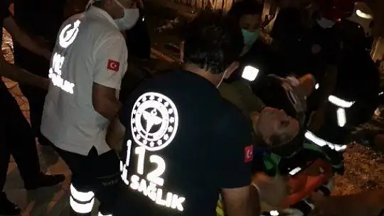 Elazığ'da aynı yerde ikinci kaza, otomobil üst geçitten uçtu: 3 yaralı