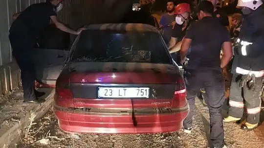 Elazığ'da aynı yerde ikinci kaza, otomobil üst geçitten uçtu: 3 yaralı