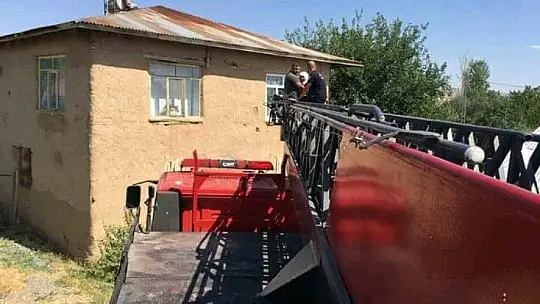 Elazığ'da balkon çöktü, evde mahsur kalan 6 kişi pencereden kurtarıldı