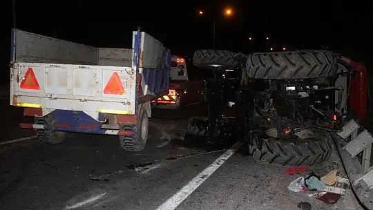 Elazığ'da bariyerlere çarpan traktör devrildi: 2 yaralı