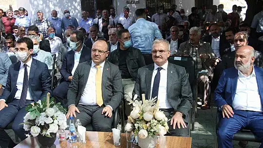 Elazığ'da belde belediyesi vatandaşlar için Millet Bahçesi yaptı, iki vali açılışa katıldı