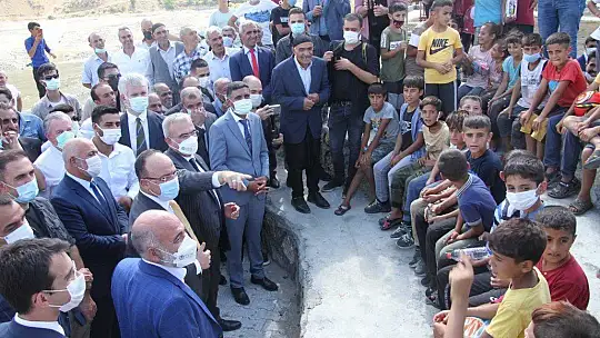 Elazığ'da belde belediyesi vatandaşlar için Millet Bahçesi yaptı, iki vali açılışa katıldı
