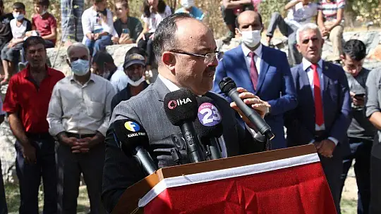 Elazığ'da belde belediyesi vatandaşlar için Millet Bahçesi yaptı, iki vali açılışa katıldı