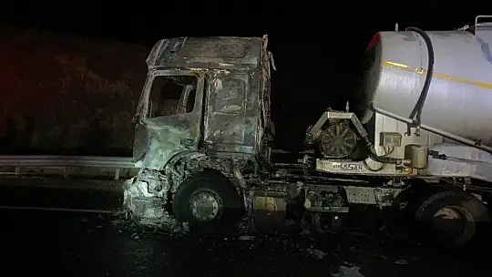 Elazığ'da beton mikseri alev alev yandı