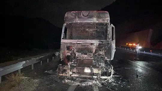 Elazığ'da beton mikseri alev alev yandı