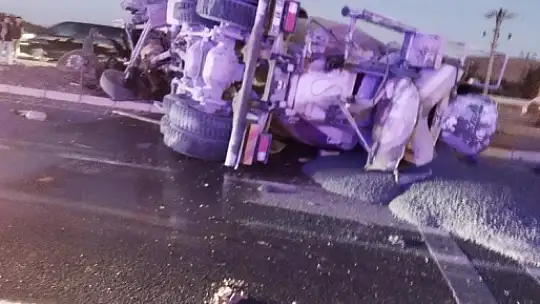 Elazığ'da beton mikseri ile traktör çarpıştı: 1 yaralı