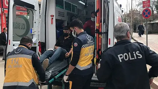 Elazığ'da bıçaklı kavga, 2 yaralıya ilk müdahale aşı çadırında yapıldı