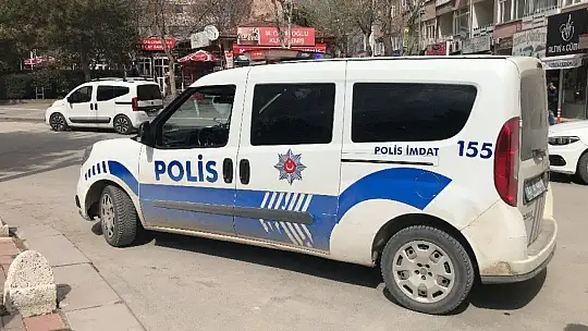 Elazığ'da bıçaklı kavga, 2 yaralıya ilk müdahale aşı çadırında yapıldı