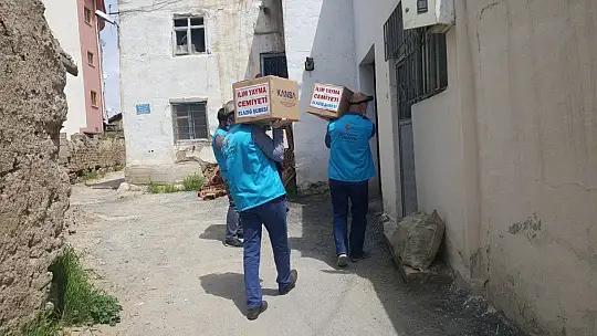Elazığ'da bin çocuğa bayramlık hediye edildi